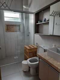 Lindo apartamento habitación y sala de estar en la arena vista al mar