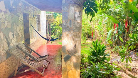 Seasonal site 15km from BH, with swimming pool and large green area.