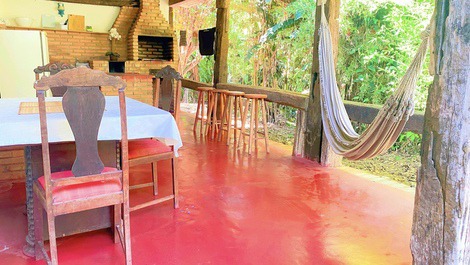 Seasonal site 15km from BH, with swimming pool and large green area.