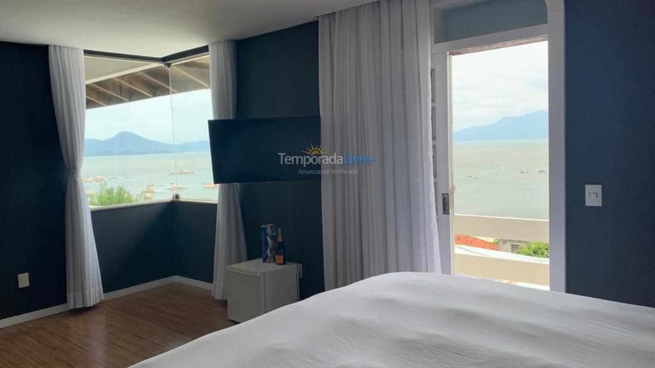 Casa para aluguel de temporada em Florianópolis (Coqueiros)