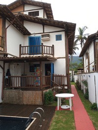 LINDA CASA COM AR CONDICIONADO, PISCINA E CHURRASQUEIRA ILHABELA