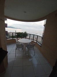 Que tal um cafe da manha , um churrasco contemplando o mar?