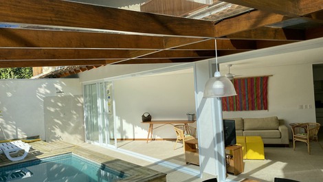 Casa muito bem localizada com 4 suítes na Praia de Juquehy