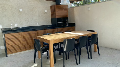 Casa muito bem localizada com 4 suítes na Praia de Juquehy