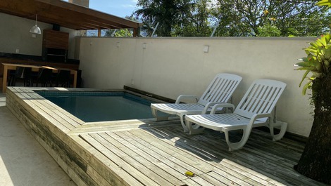 Casa muito bem localizada com 4 suítes na Praia de Juquehy