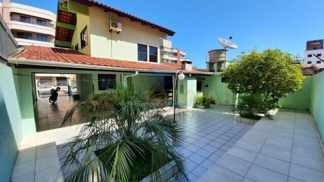 Casa para alquiler de vacaciones em Bombinhas (Praia de Bombas)