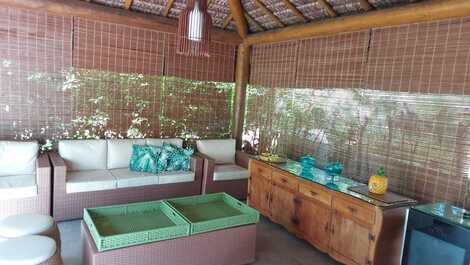 LINDA E AMPLA CASA GUARUJUBA - CAMAÇARI 18 PESSOAS 6 SUÍTES