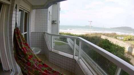 Maravilhoso Apartamento (16) com 03 dormitórios frente ao mar