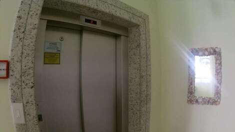 Maravilhoso Apartamento (16) com 03 dormitórios frente ao mar