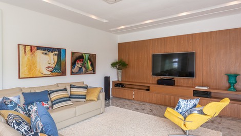 Exclusive Mansion on the Beira Mar de Muro Alto