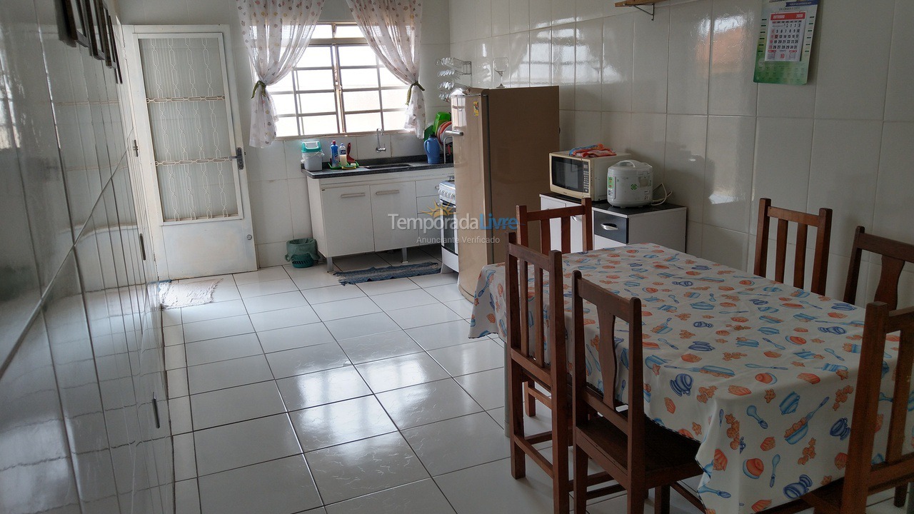 Casa para aluguel de temporada em São João Batista do Glória (Centro)