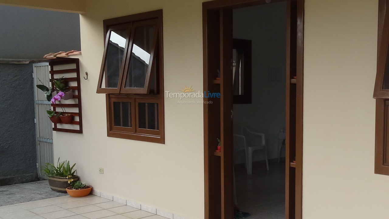 Casa para aluguel de temporada em Ubatuba (Lagoinha)