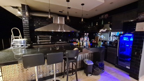 Incrível Mansão com Estrutura para Festas e Banquetes