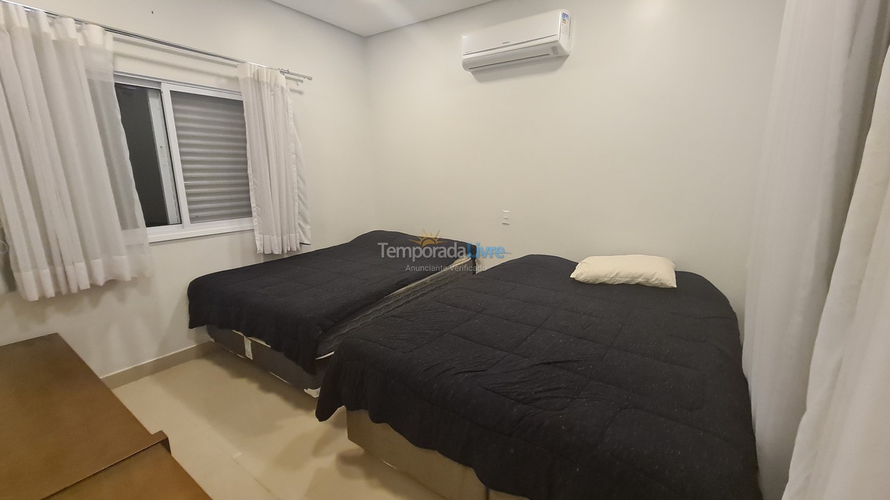 Casa para aluguel de temporada em Paranapanema (Riviera de Santa Cristina Xiii)