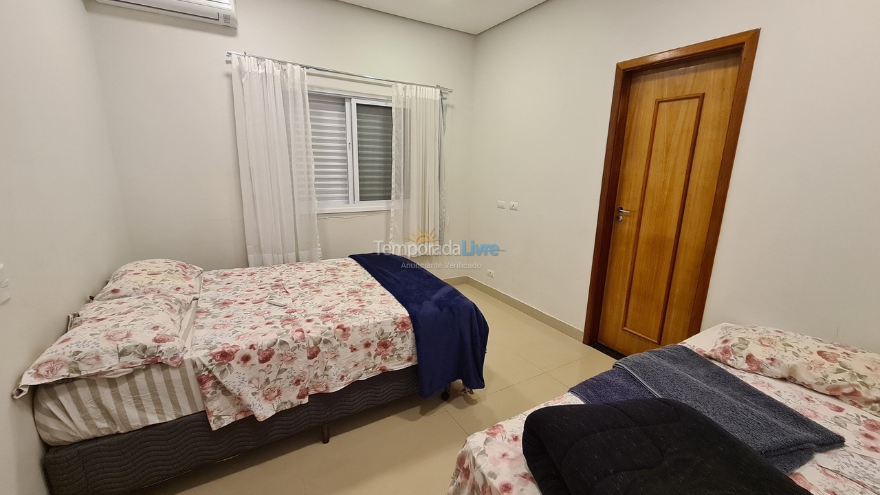 Casa para aluguel de temporada em Paranapanema (Riviera de Santa Cristina Xiii)