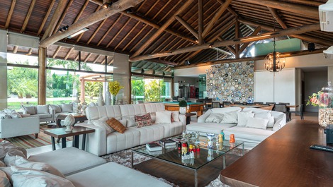 Sophisticated Mansion in Gravatá with 6 suites