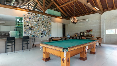 Sophisticated Mansion in Gravatá with 6 suites