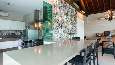 Sophisticated Mansion in Gravatá with 6 suites