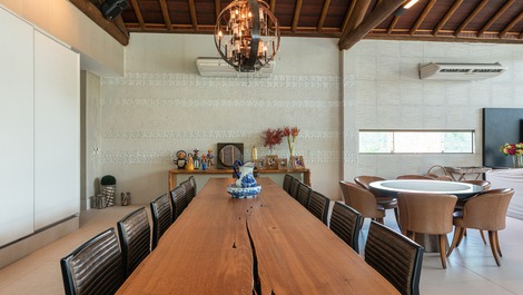 Sophisticated Mansion in Gravatá with 6 suites