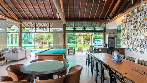 Sophisticated Mansion in Gravatá with 6 suites