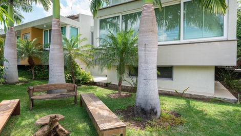 Sophisticated Mansion in Gravatá with 6 suites