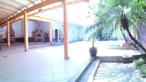 Hermosa casa en Bertioga-sp c / Pscina entre 02 playas