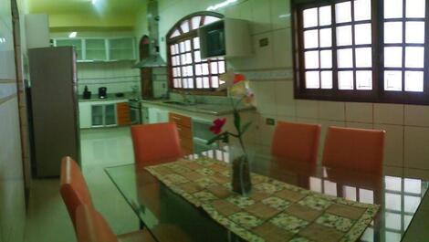 Hermosa casa en Bertioga-sp c / Pscina entre 02 playas