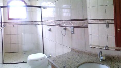 Hermosa casa en Bertioga-sp c / Pscina entre 02 playas