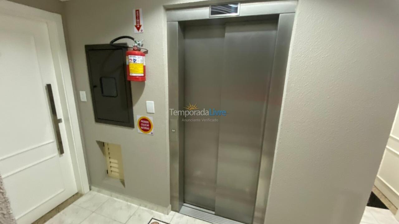 Apartamento para aluguel de temporada em Itapema (Meia Praia)