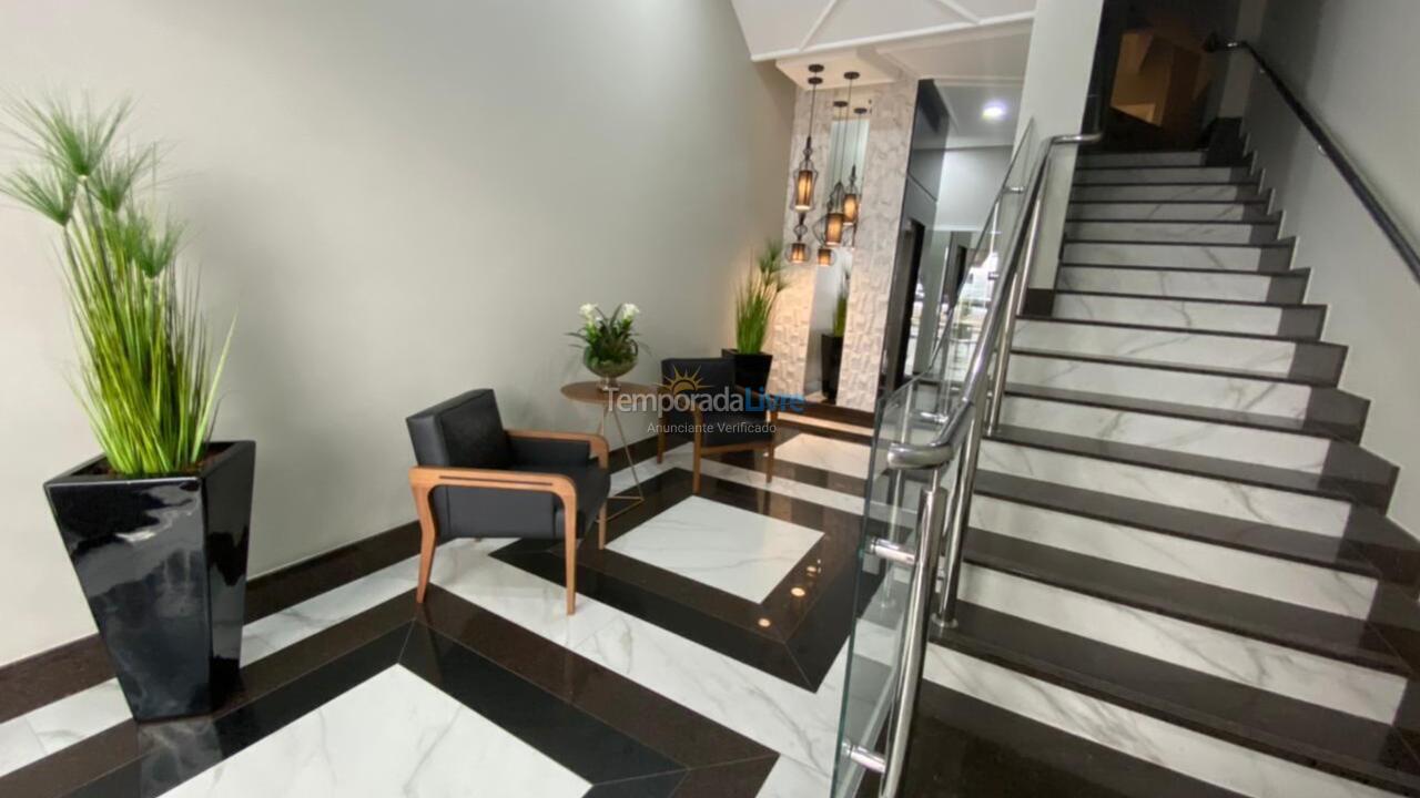 Apartamento para aluguel de temporada em Itapema (Meia Praia)