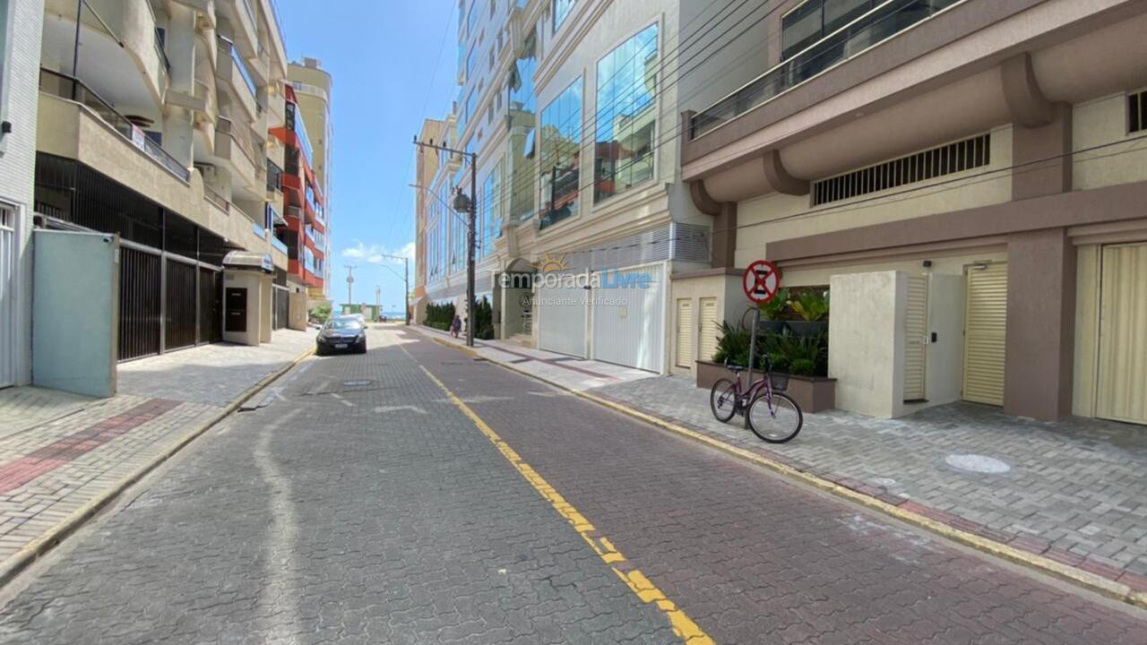 Apartamento para aluguel de temporada em Itapema (Meia Praia)