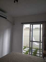 Apartamento con jardín