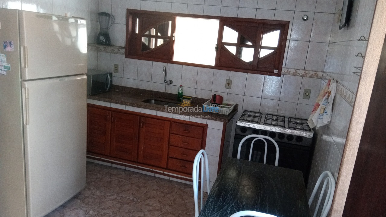 Casa para alquiler de vacaciones em Rio das Ostras (Colinas)