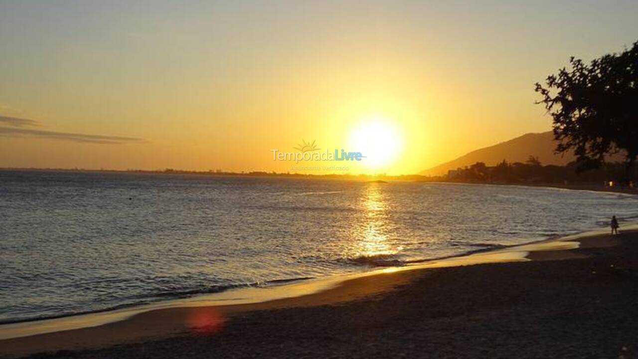 Casa para alquiler de vacaciones em Rio das Ostras (Colinas)