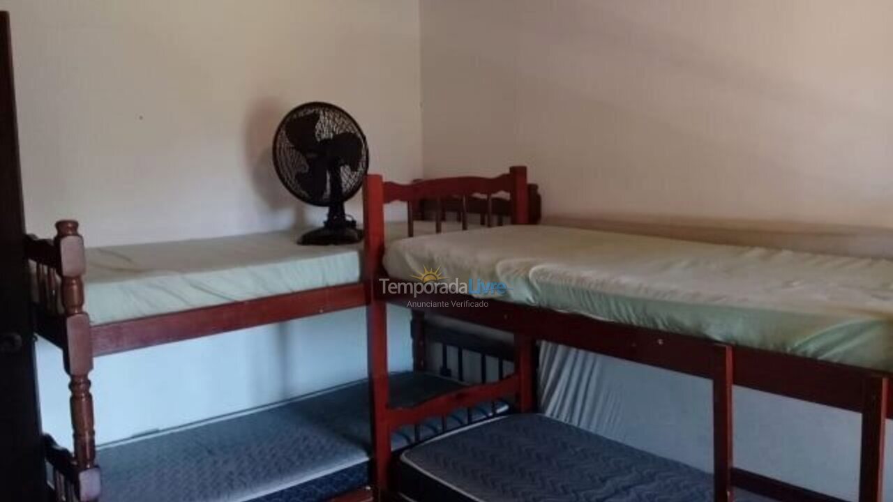 Casa para aluguel de temporada em Ubatuba (Itaguá)