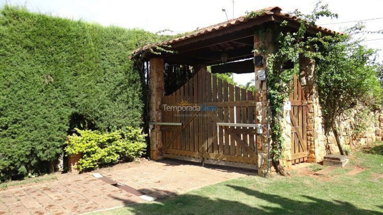 Chácara / sítio para aluguel de temporada em Mairinque (Condomínio Porta do Sol)