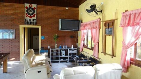 SALA DE ESTAR NA ÁREA GOURMET