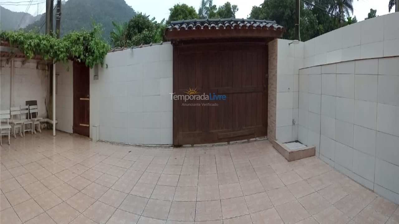 Casa para alquiler de vacaciones em Ubatuba (Praia do Lázaro)