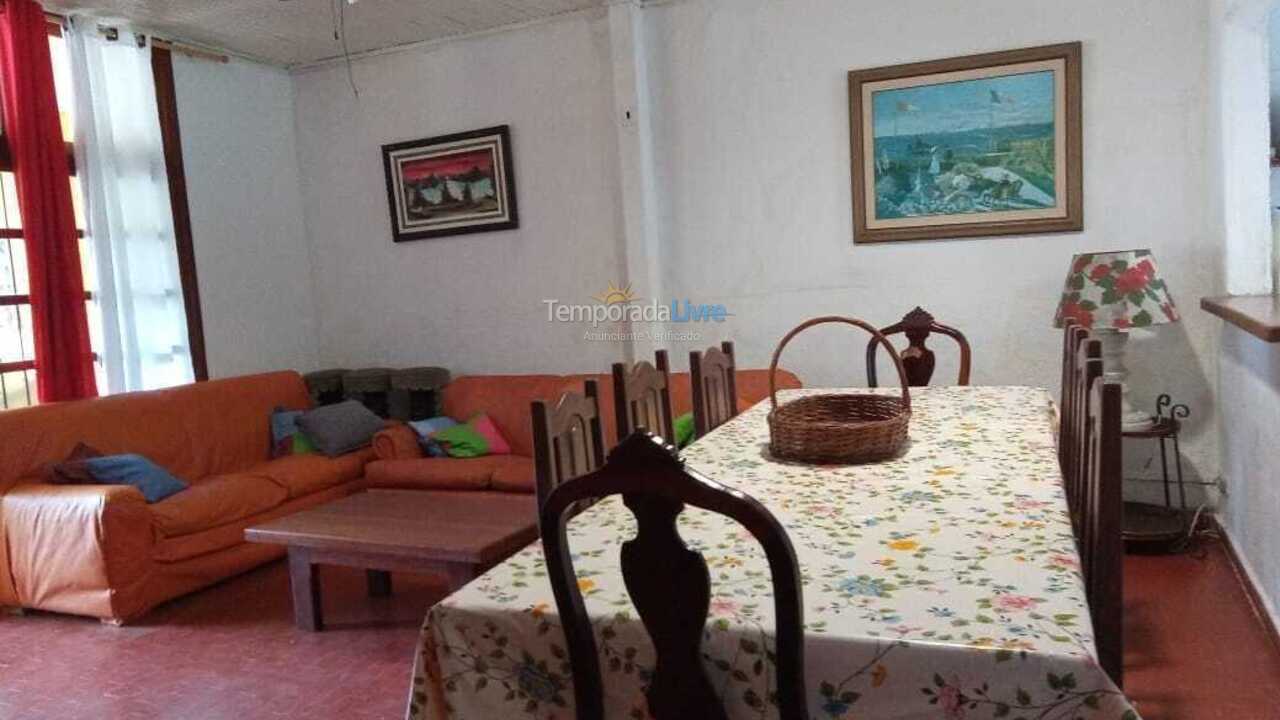 Casa para alquiler de vacaciones em Ubatuba (Praia do Lázaro)