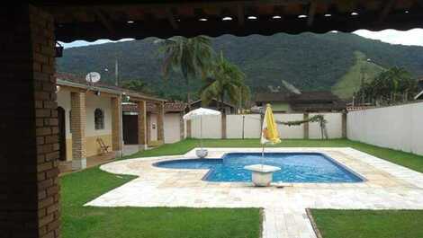 Espaçosa casa 4 dorm Praia Maranduba com Piscina 0464