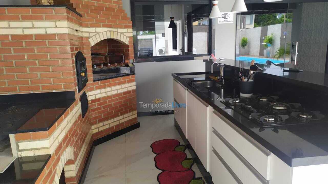 House for vacation rental in Fundão (Praia Grande)