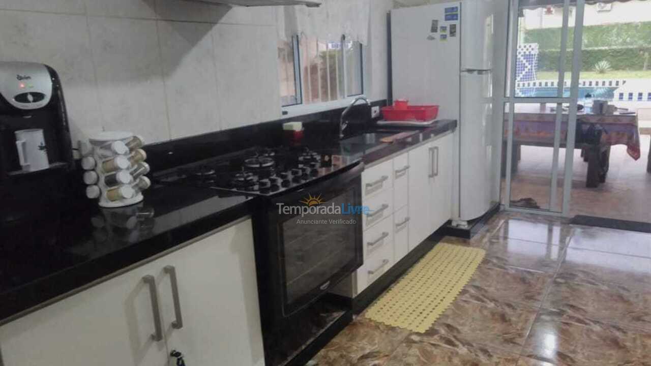 Casa para aluguel de temporada em Bertioga (Condominio Morada da Praia)