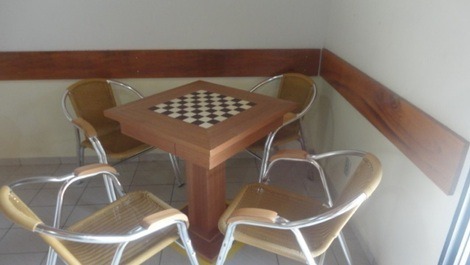 Otimo apart. 02 dorm. Tv parabólica, wi-fi e piscinas. Praia Grande