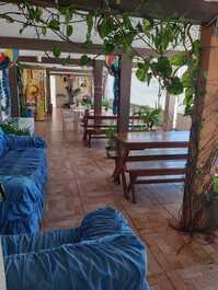 Grupo de 50 personas, 9 suites y 2 apartamentos de 1 dormitorio, salón, cocina. cuarto de baño.