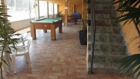 Grupo de 50 personas, 9 suites y 2 apartamentos de 1 dormitorio, salón, cocina. cuarto de baño.