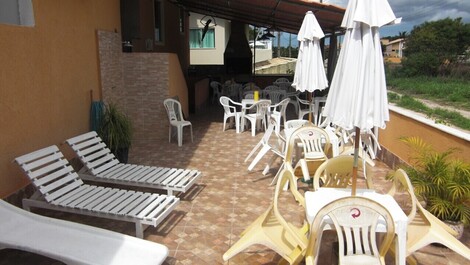 Grupo de 50 personas, 9 suites y 2 apartamentos de 1 dormitorio, salón, cocina. cuarto de baño.