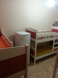 Grupo de 50 personas, 9 suites y 2 apartamentos de 1 dormitorio, salón, cocina. cuarto de baño.