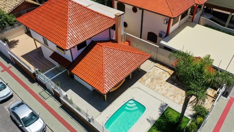 LINDA CASA COM PISCINA PARA FÉRIAS EM FAMÍLIA 15 PESSOAS CANASVIEIRAS