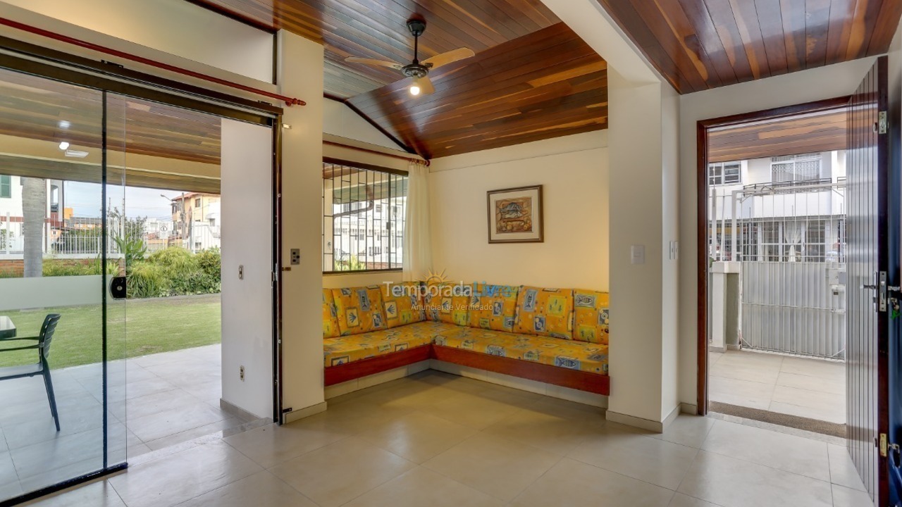 Casa para aluguel de temporada em Florianopolis (Canasvieiras)