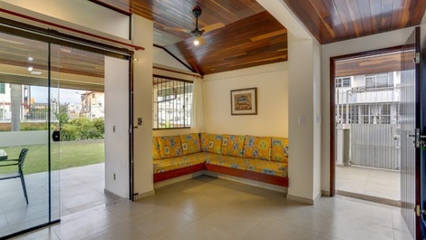 LINDA CASA COM PISCINA PARA FÉRIAS EM FAMÍLIA 15 PESSOAS CANASVIEIRAS